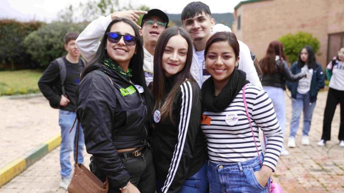 JOVENES